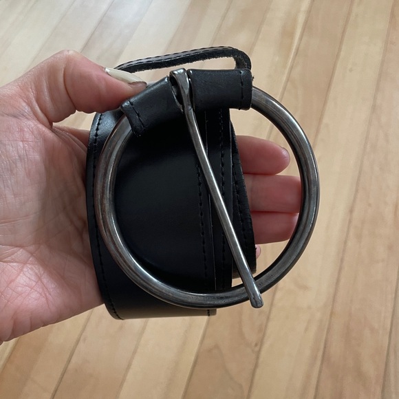 Kudos Black Leather Belt with Minimalist Round Buckle - Made in Canada - 70/28 - Picture 2 of 13